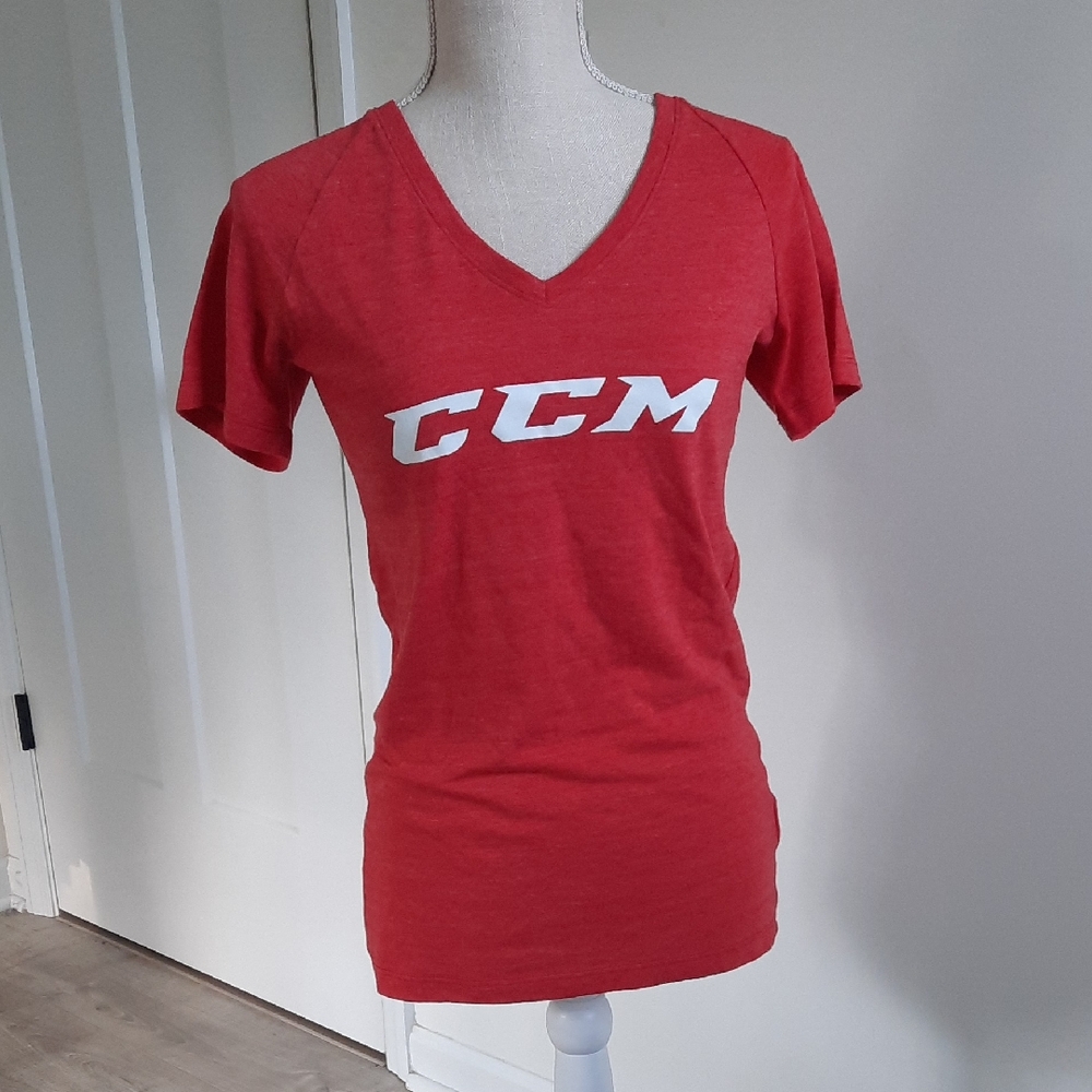 NWT Women's CCM USA HockeyT-shirt Medium